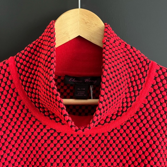 ❄️ ELANA WANG Red on Black Crew Neck Sweater - Picture 5 of 11